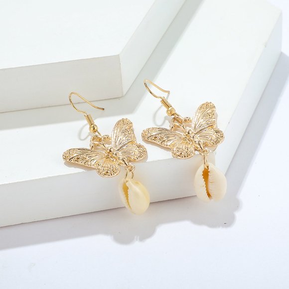๐Gold Butterfly Shell Earring Set - Picture 3 of 5